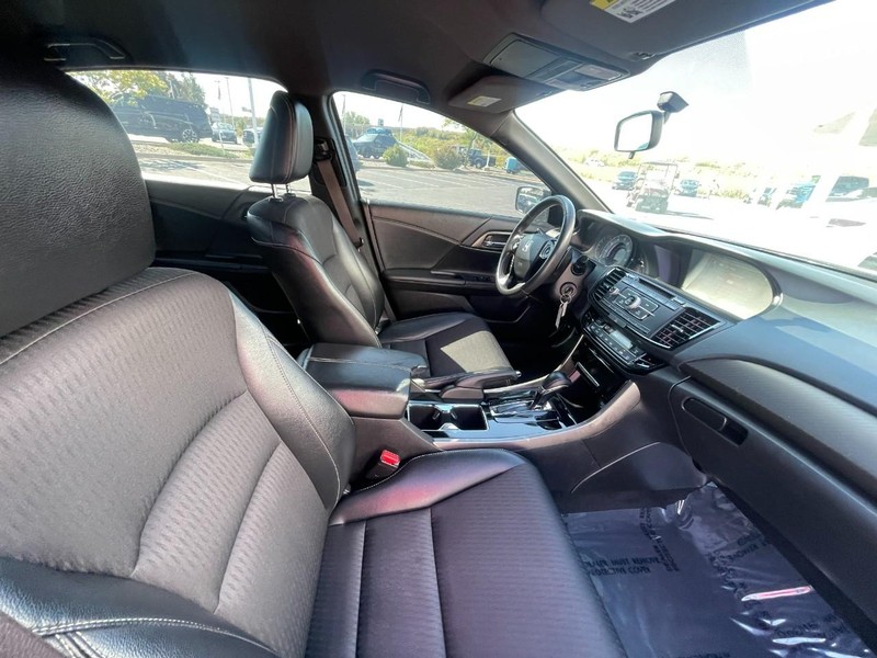 Honda Accord Sedan Vehicle Image 10