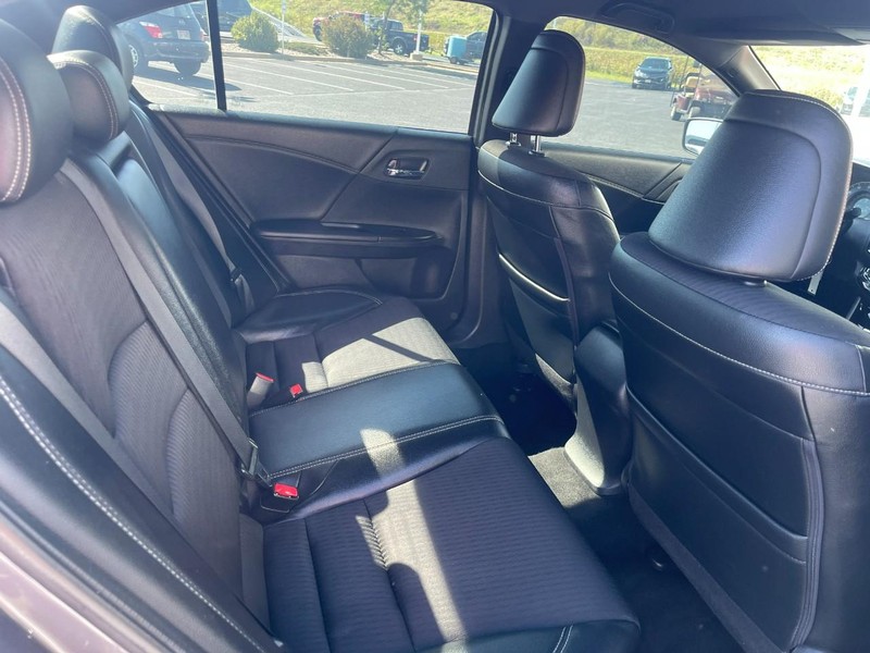 Honda Accord Sedan Vehicle Image 12