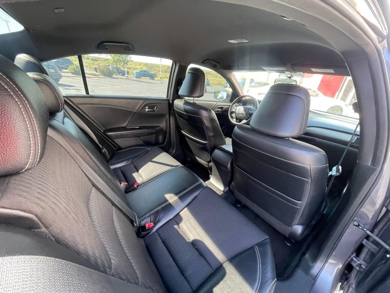 Honda Accord Sedan Vehicle Image 13
