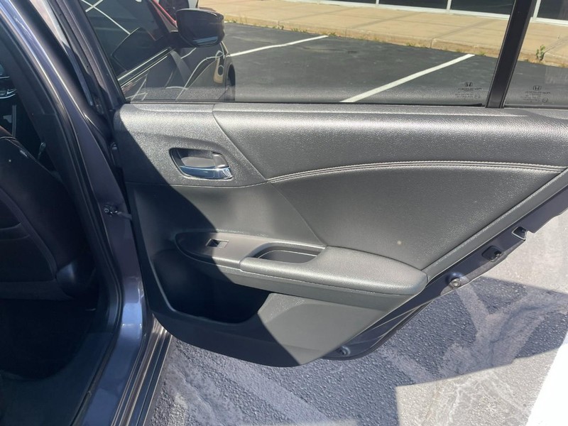 Honda Accord Sedan Vehicle Image 14