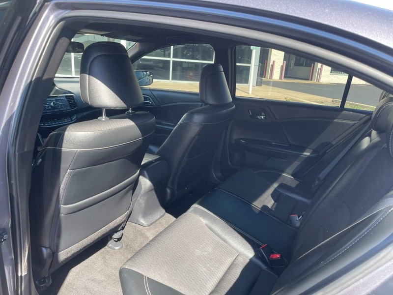 Honda Accord Sedan Vehicle Image 15