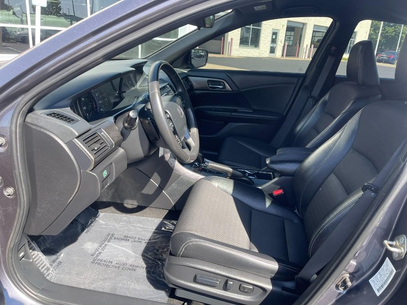 Honda Accord Sedan Vehicle Image 17