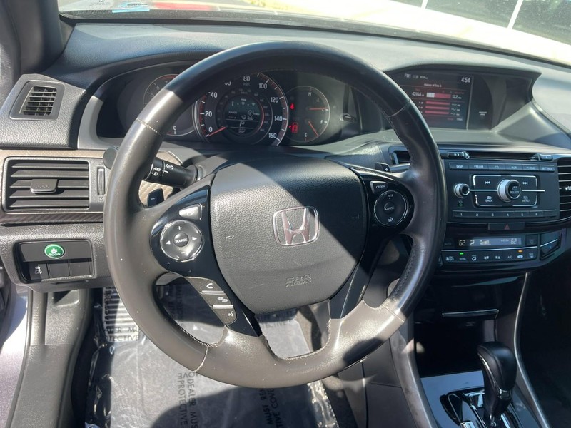 Honda Accord Sedan Vehicle Image 20