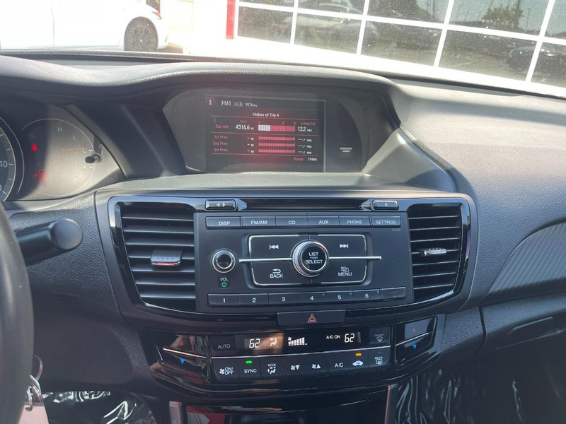 Honda Accord Sedan Vehicle Image 25