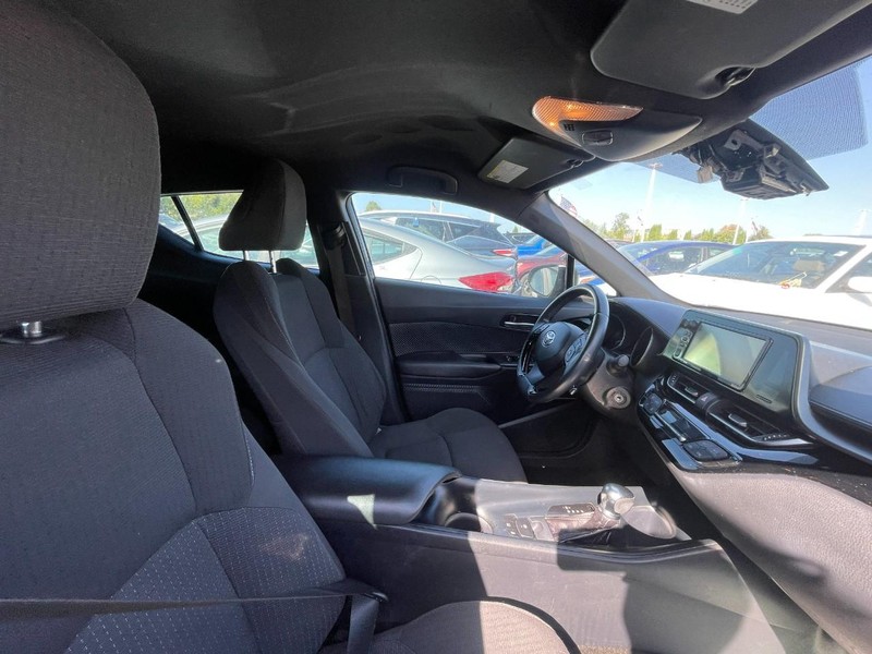 Toyota C-HR Vehicle Image 03