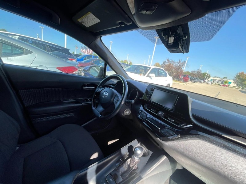 Toyota C-HR Vehicle Image 04