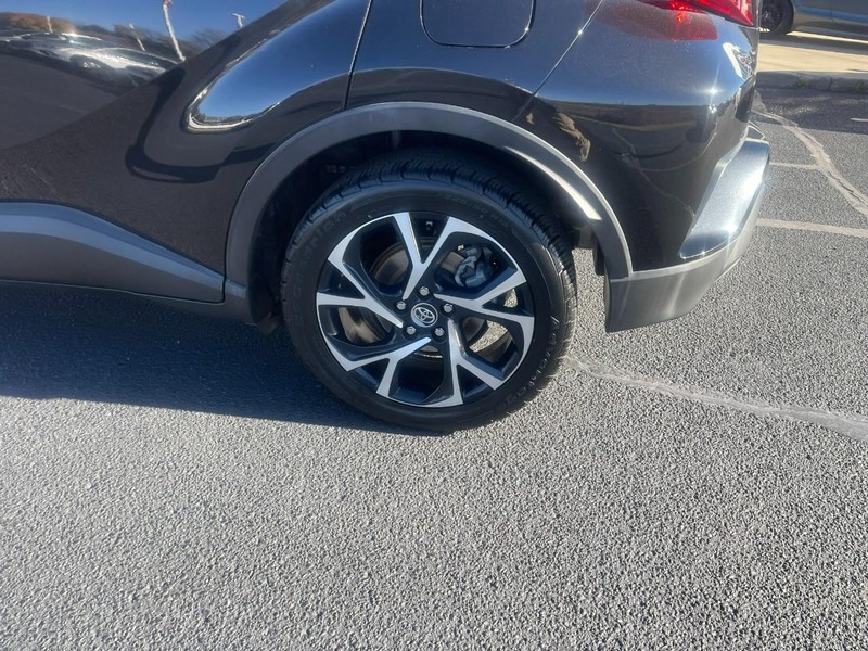 Toyota C-HR Vehicle Image 05