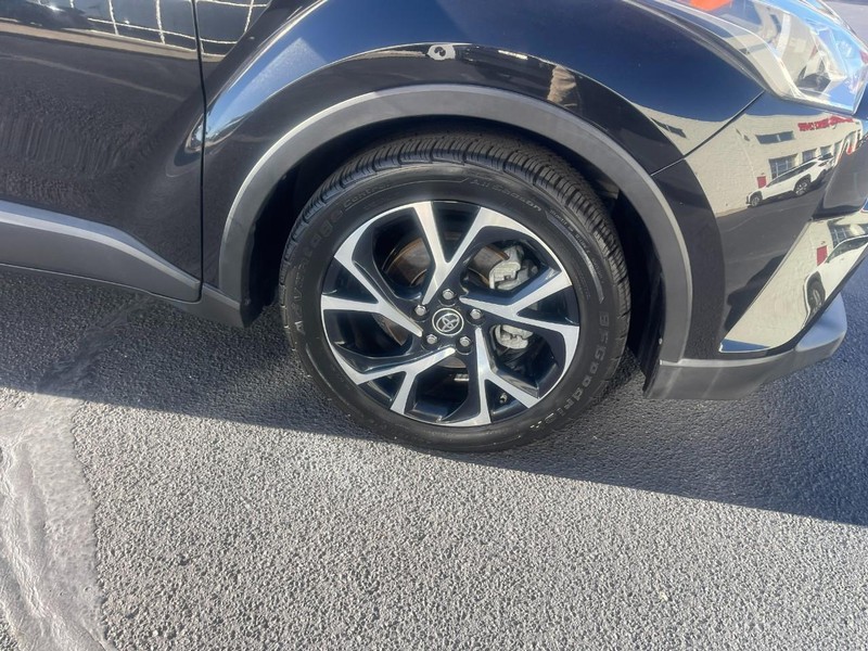 Toyota C-HR Vehicle Image 07