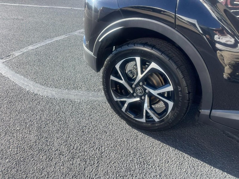 Toyota C-HR Vehicle Image 08