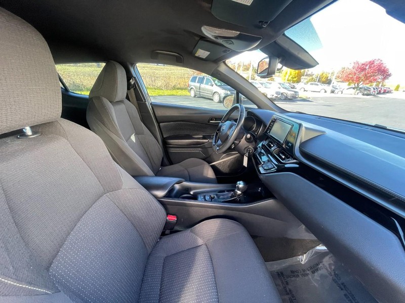 Toyota C-HR Vehicle Image 10