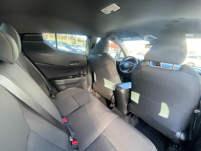 Toyota C-HR Vehicle Image 12