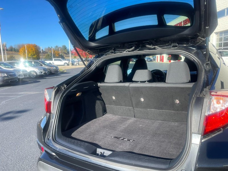Toyota C-HR Vehicle Image 13
