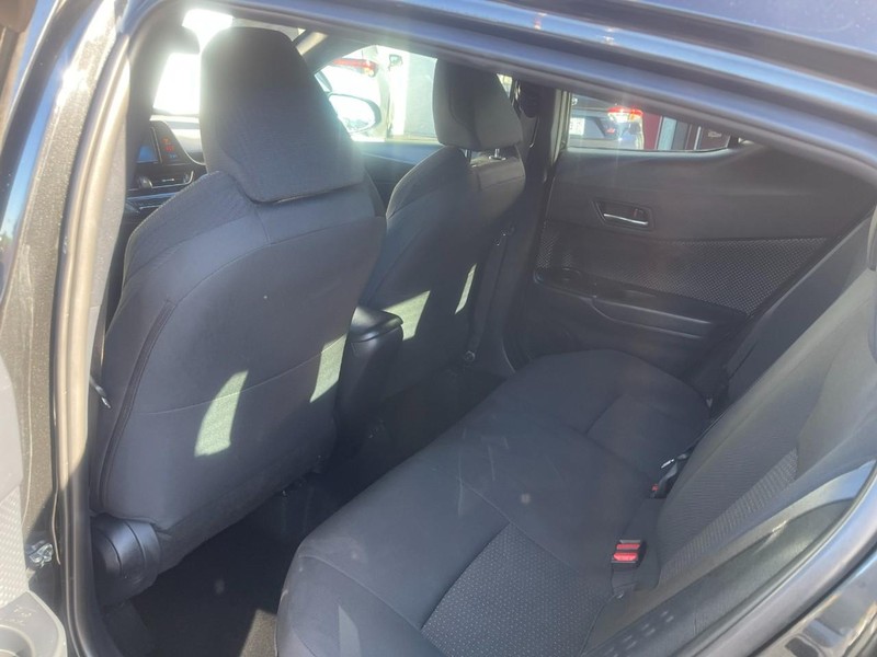 Toyota C-HR Vehicle Image 14