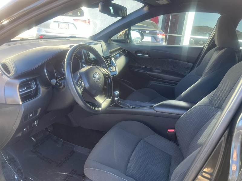 Toyota C-HR Vehicle Image 15