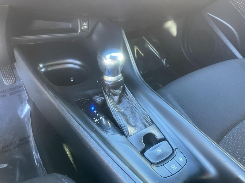 Toyota C-HR Vehicle Image 17