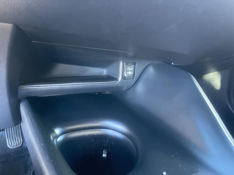 Toyota C-HR Vehicle Image 19