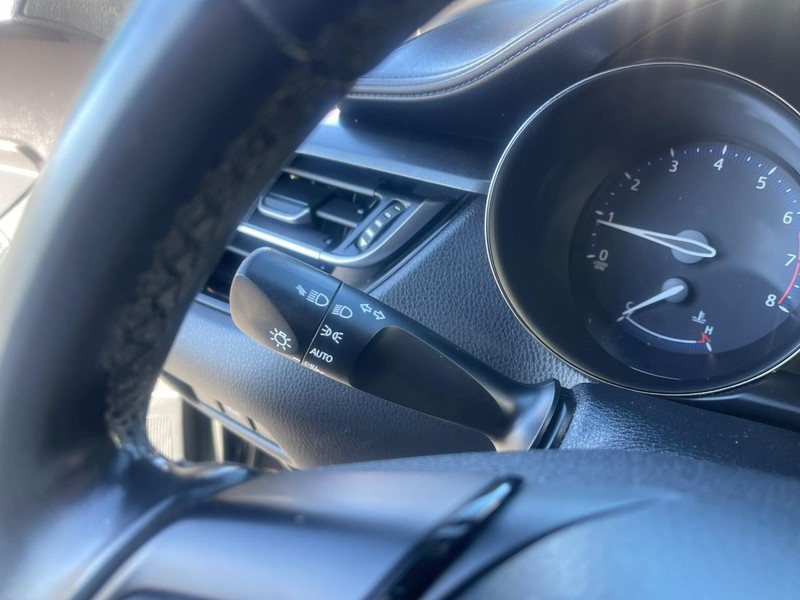 Toyota C-HR Vehicle Image 22