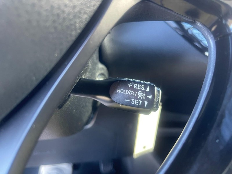 Toyota C-HR Vehicle Image 24