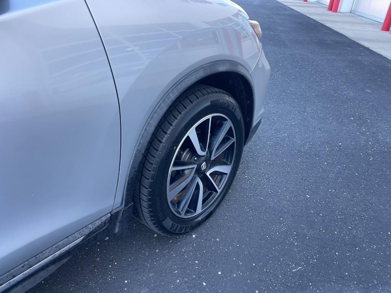 Nissan Rogue Vehicle Image 05