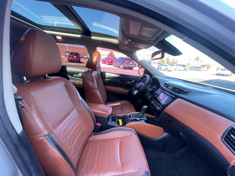 Nissan Rogue Vehicle Image 08