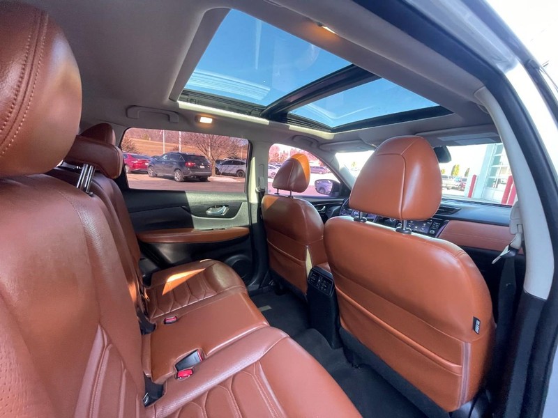 Nissan Rogue Vehicle Image 11