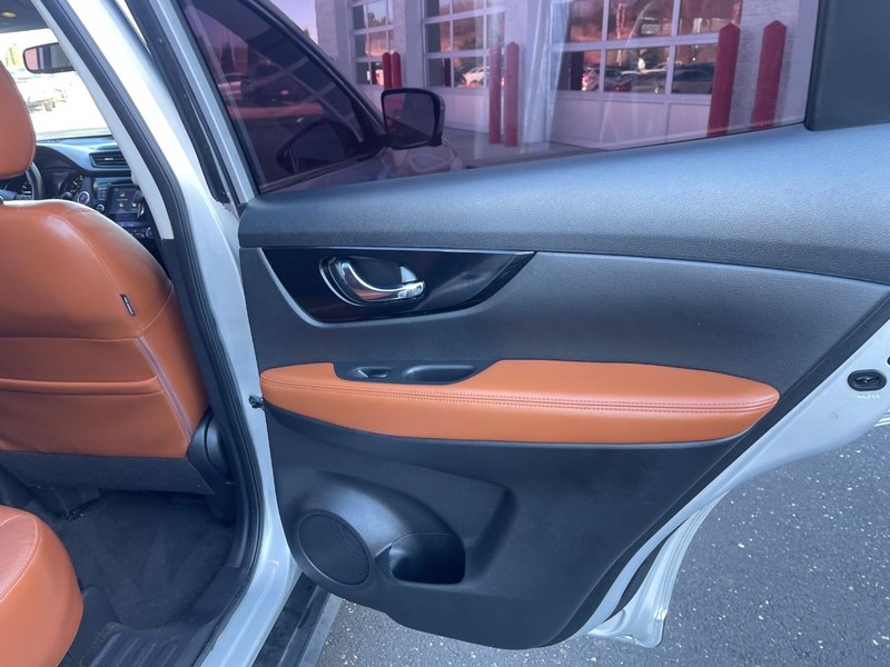 Nissan Rogue Vehicle Image 12