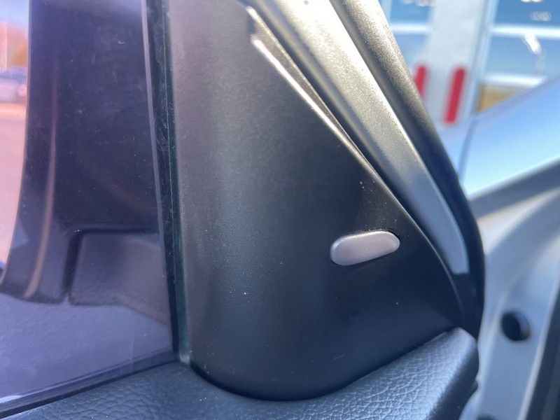 Nissan Rogue Vehicle Image 19