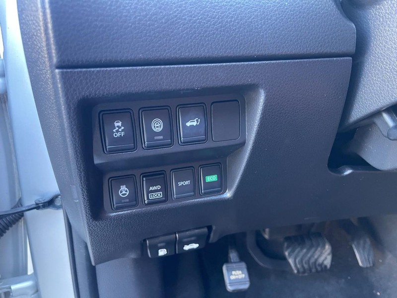 Nissan Rogue Vehicle Image 20