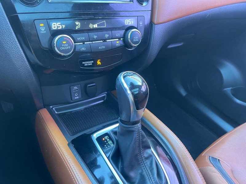 Nissan Rogue Vehicle Image 26