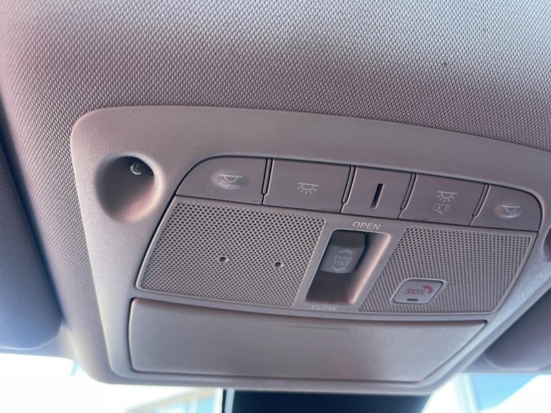 Nissan Rogue Vehicle Image 32