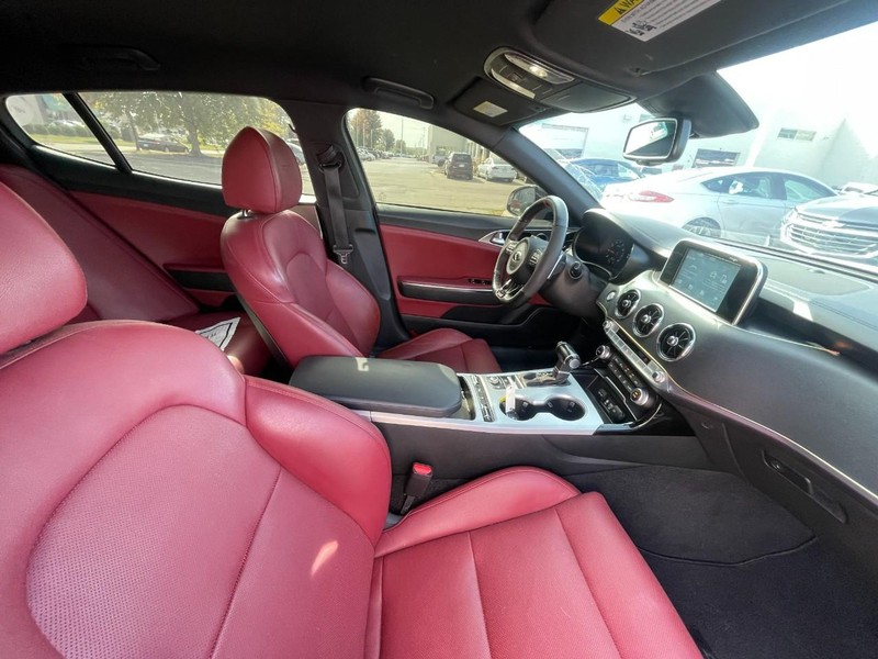 Kia Stinger Vehicle Image 03