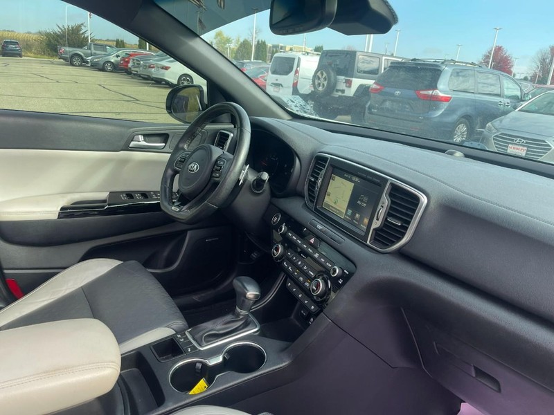 Kia Sportage Vehicle Image 02