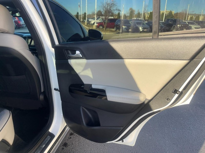 Kia Sportage Vehicle Image 12