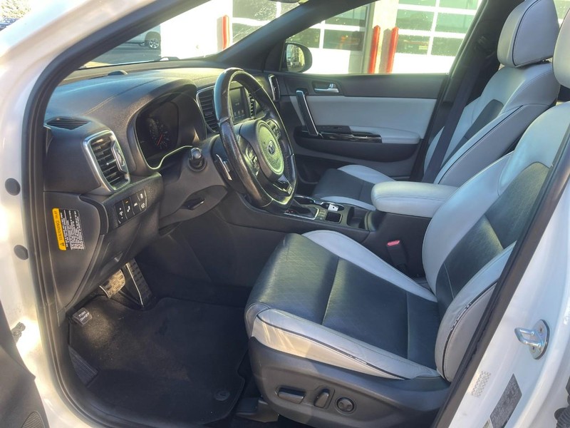 Kia Sportage Vehicle Image 16