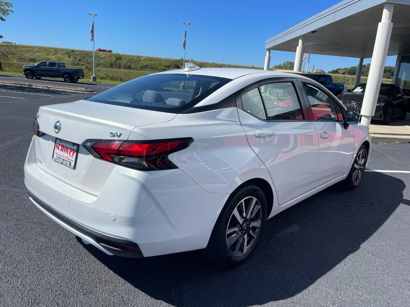 2021 Nissan Versa SV photo 3