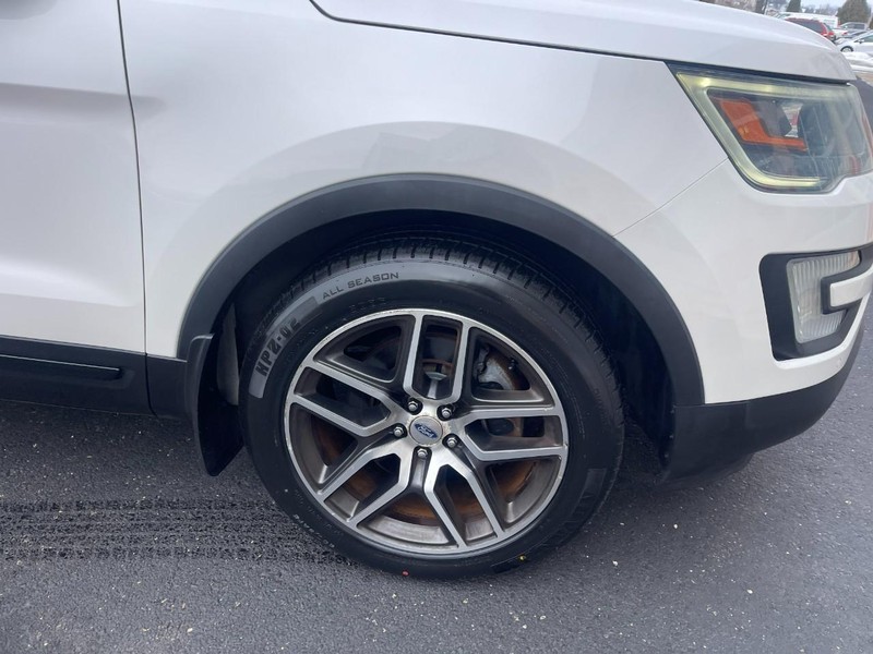 Ford Explorer Vehicle Image 07