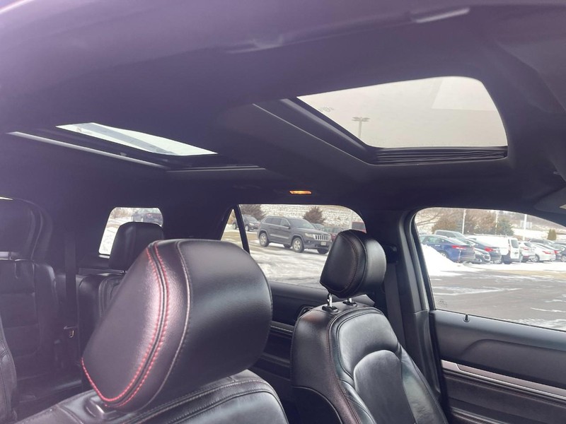 Ford Explorer Vehicle Image 10