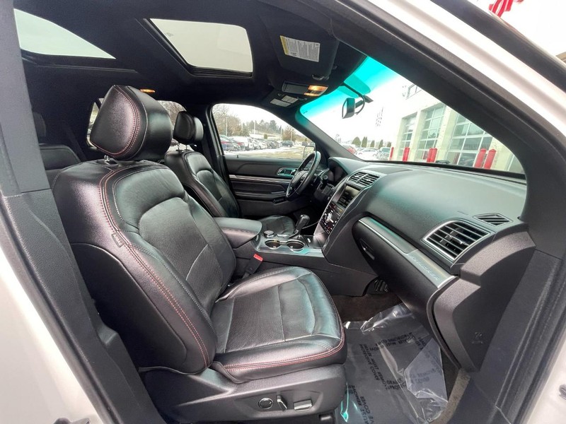 Ford Explorer Vehicle Image 11