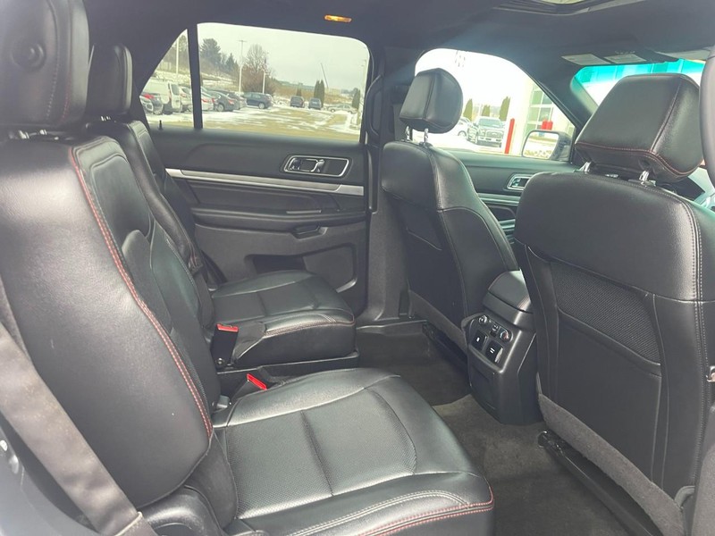 Ford Explorer Vehicle Image 13