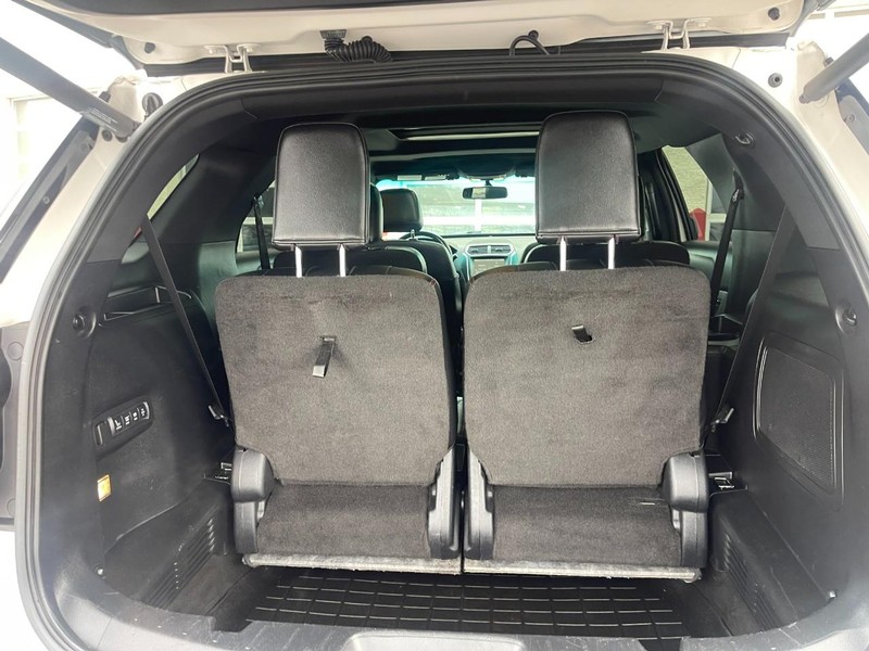 Ford Explorer Vehicle Image 16