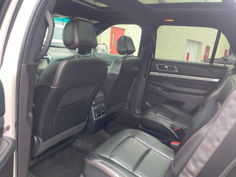 Ford Explorer Vehicle Image 17