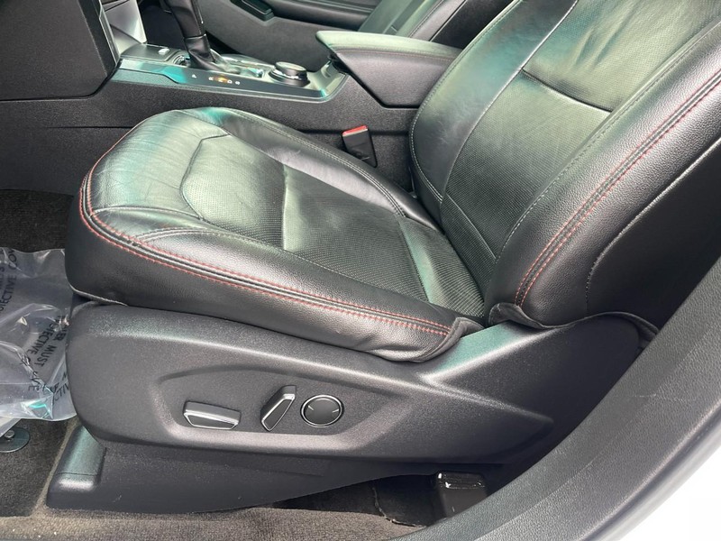 Ford Explorer Vehicle Image 19