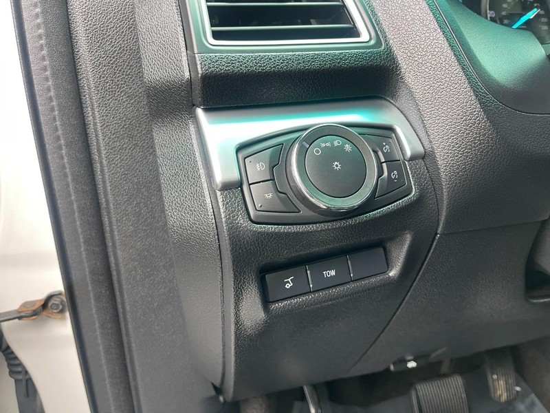 Ford Explorer Vehicle Image 22