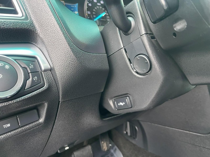 Ford Explorer Vehicle Image 23