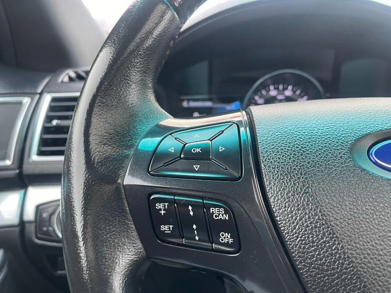 Ford Explorer Vehicle Image 25