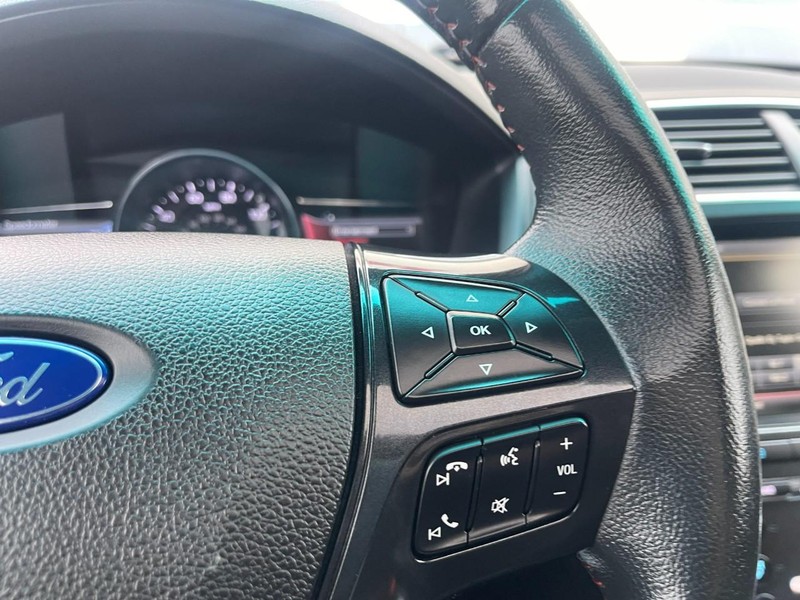 Ford Explorer Vehicle Image 26