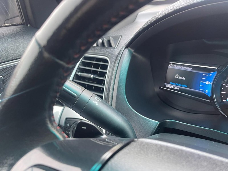 Ford Explorer Vehicle Image 27