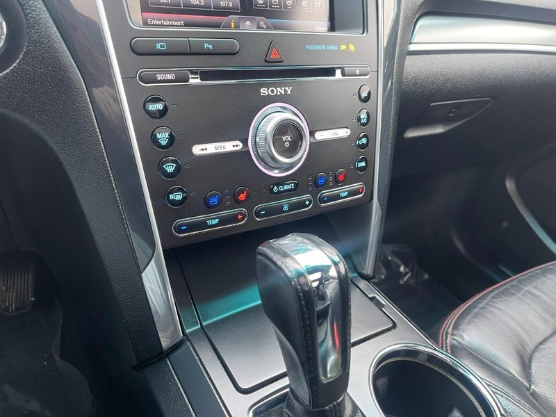 Ford Explorer Vehicle Image 30