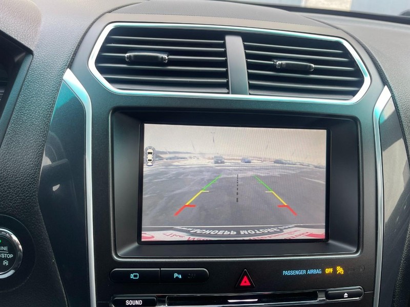 Ford Explorer Vehicle Image 33