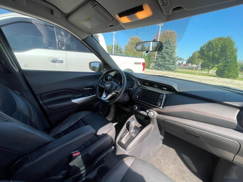 Nissan Kicks Vehicle Image 04
